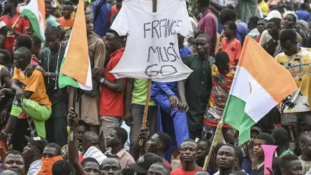 Нигердегі көтерілісшілер француз әскерилерін шығаруды талап етеді