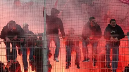 В Италии футбольные фанаты после поражения случайно подожгли стадион соперника  