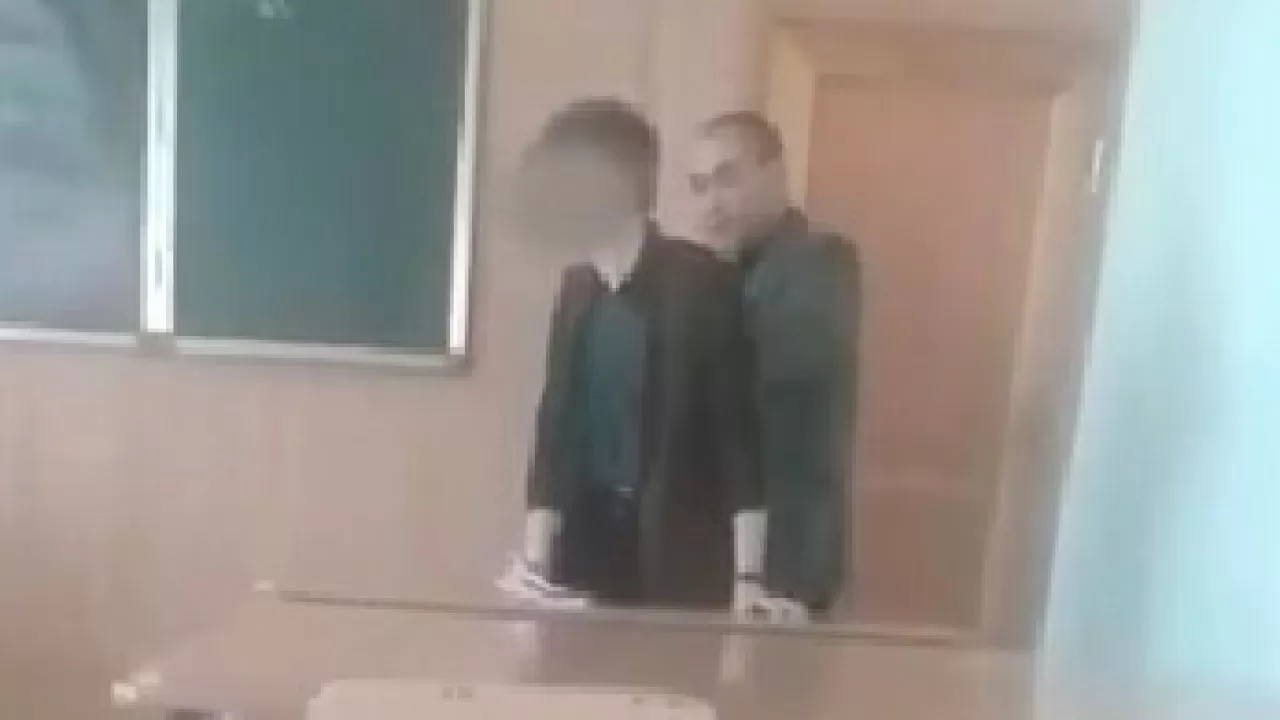 Павлодарда студентінің артынан сабаған педагог қызметінен кетті