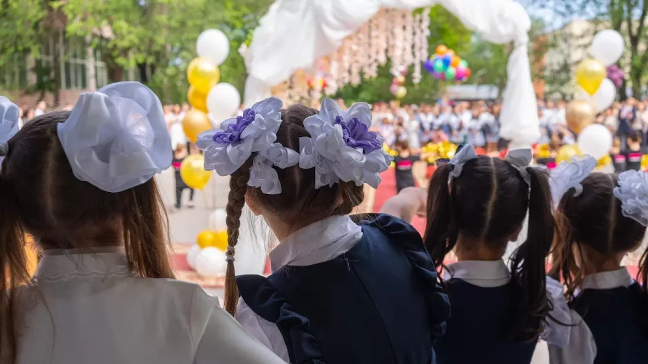 Родители Караганды и Шахтинска возмущены шестидневкой в школах