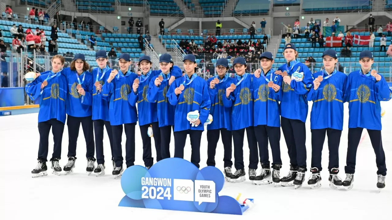 Президент НОК РК поздравил хоккеистов с победой на юношеской Олимпиаде