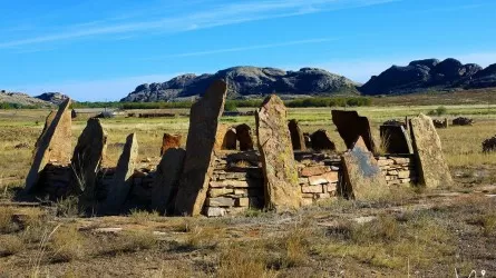 Депутаты предложили ужесточить наказание за вандализм в отношении археологических памятников в РК