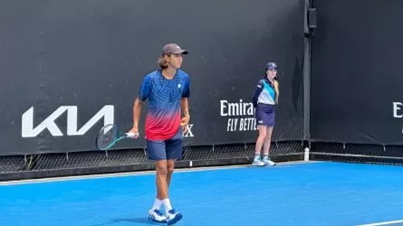 Казахстанец впервые в истории вышел в четвертьфинал юниорского Australian Open  