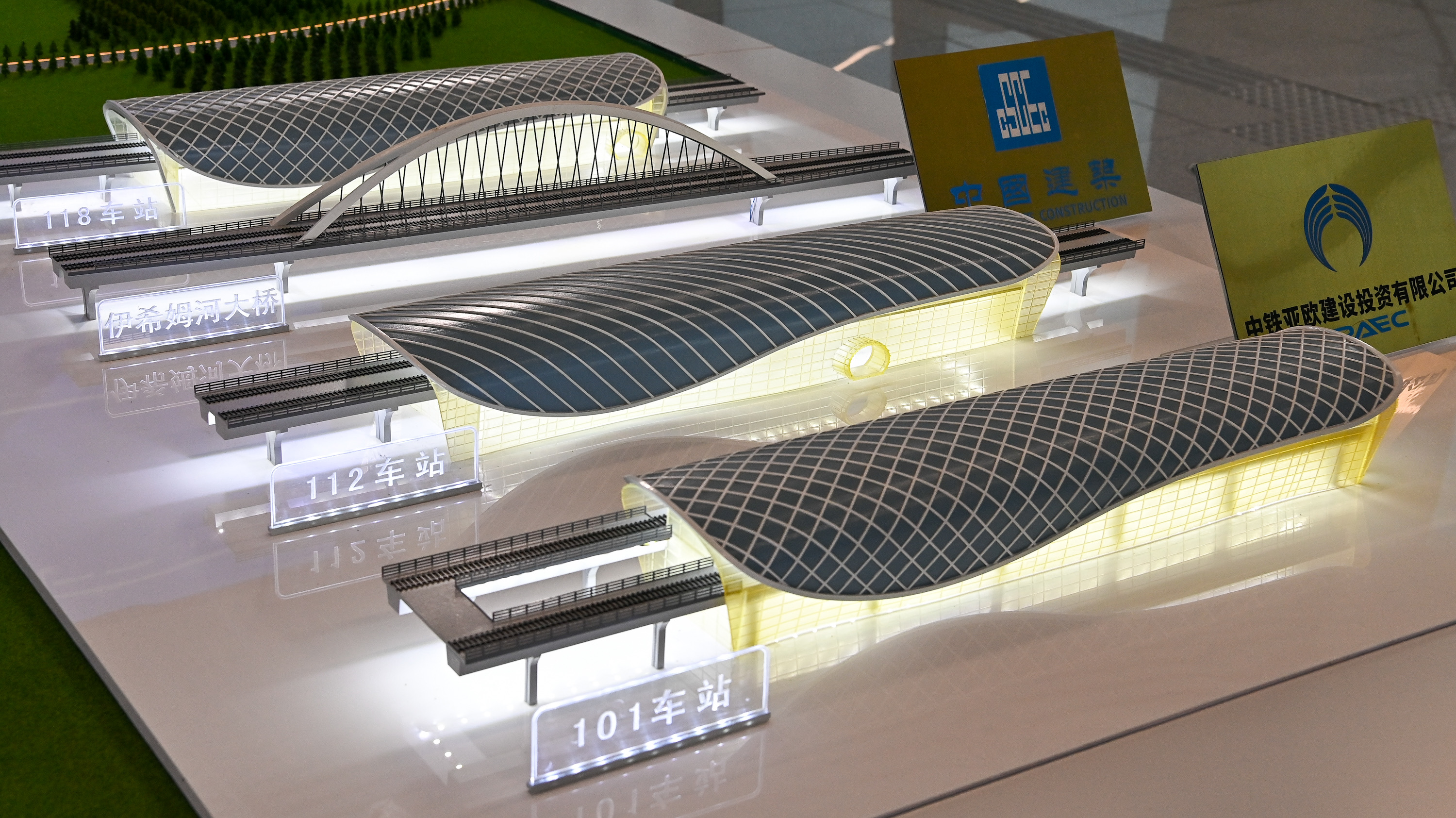 Олжас Бектенов Астанадағы LRT құрылысы қарқынын тексерді