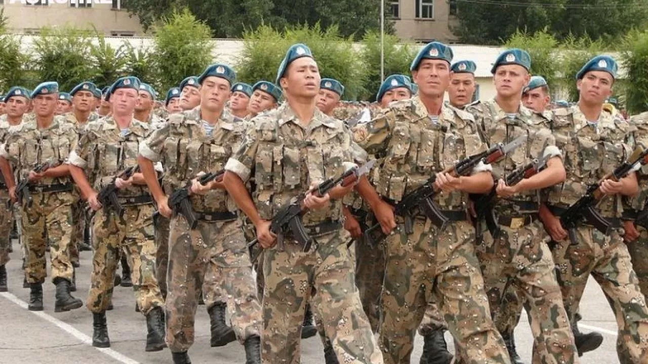 Қорғаныс министрлігі әскерге шақыру кезінде жастарды көшеден күштеп әкетпейтінін айтты