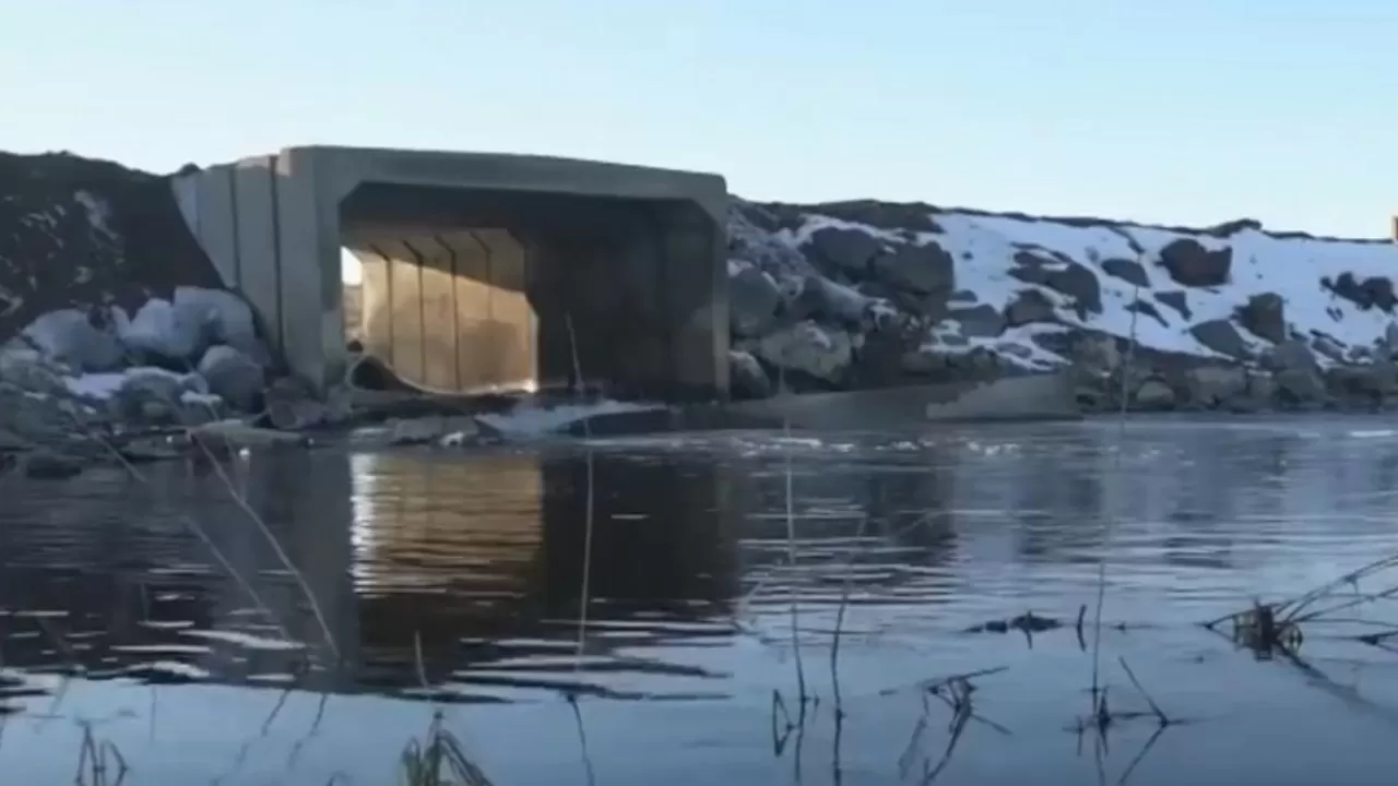 Адамдар ажал құшып жатқан өткелді жөндеу заңға қайшы болып шықты