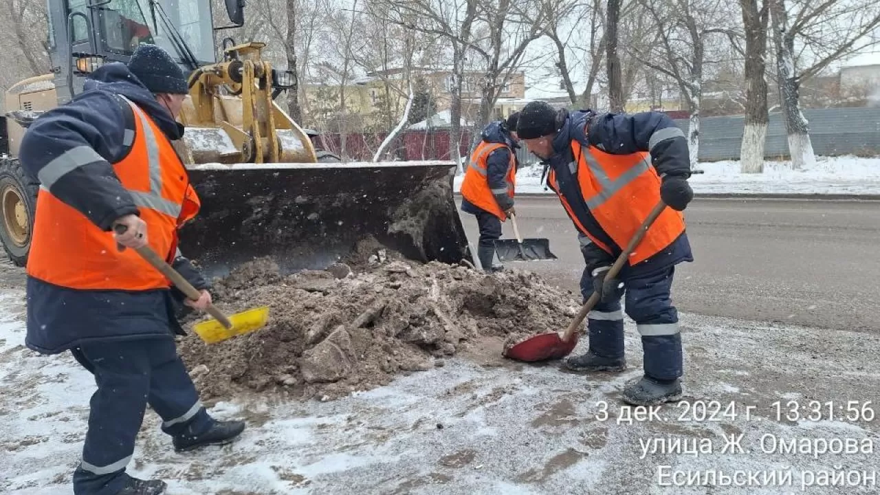 Астанадан күндізгі ауысымда 700-ге жуық жүк көлігі қар шығарды