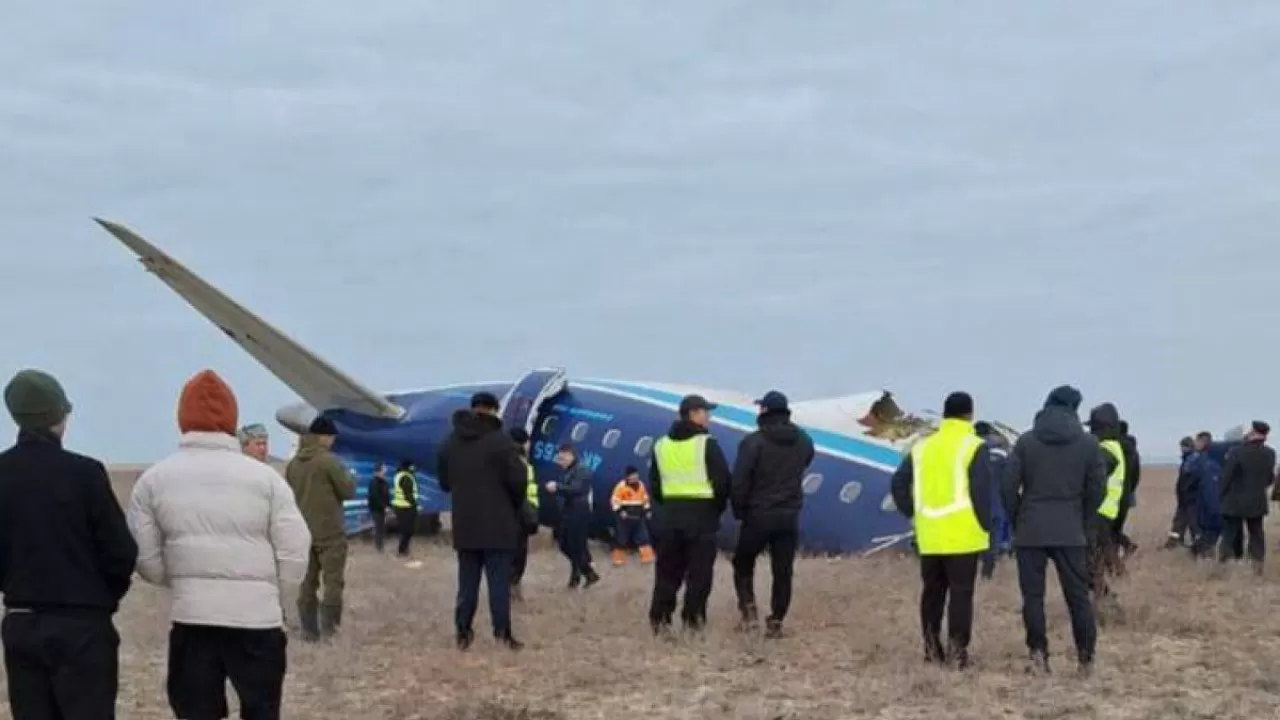 Число выживших при крушении самолета близ Актау возросло до 25 человек - МЧС