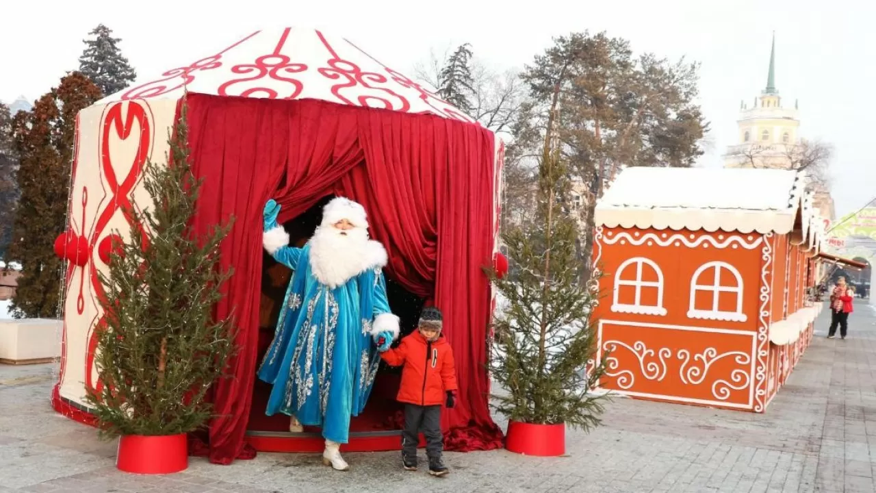 Алматыда Аяз атаның киіз үйлері ашылды