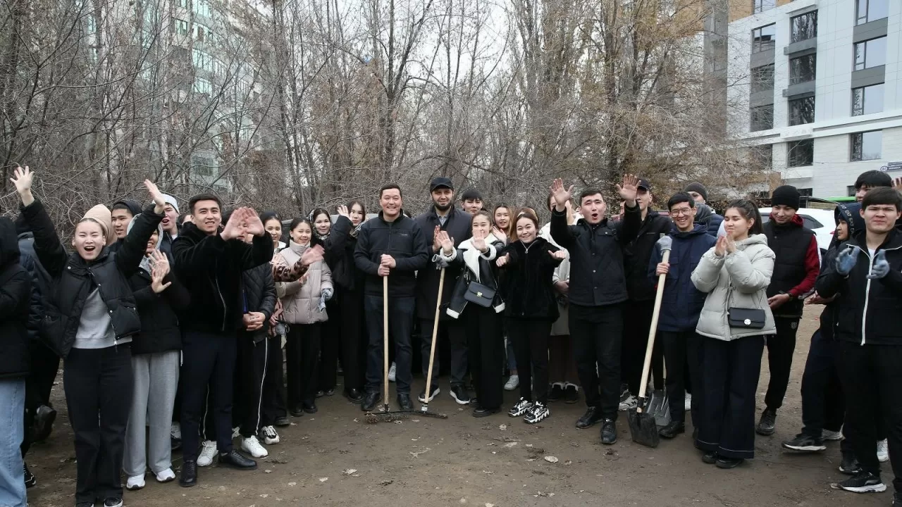 В Алматы призеры Олимпиады и звезды эстрады показали пример бережного отношения к городу 