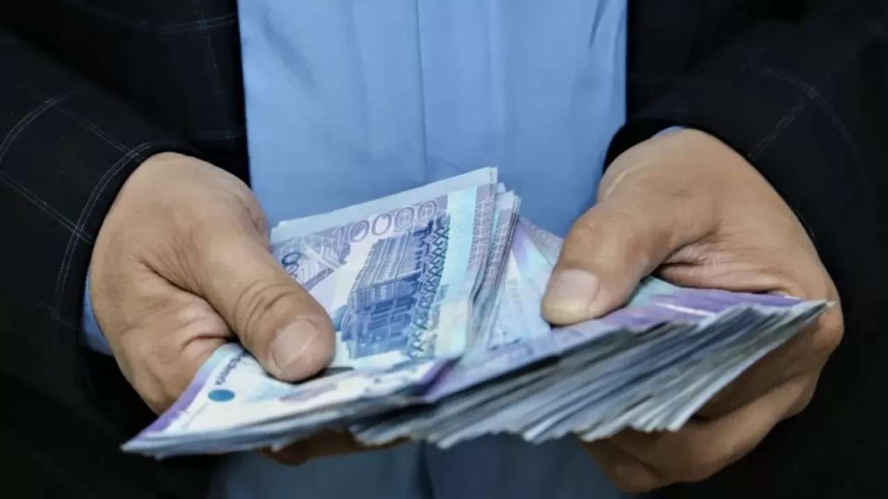 Мемлекеттік кірістер органдарының бұрынғы қызметкері 75 млн теңге пара алған
