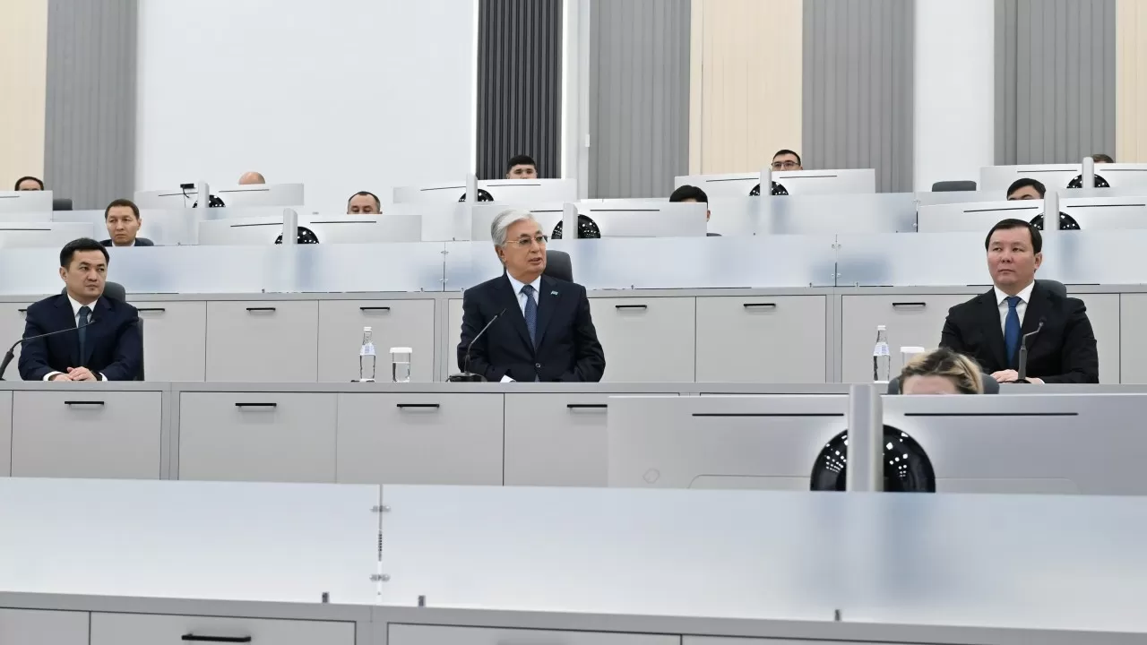 Президент Ақтөбенің жедел басқару орталығына барды