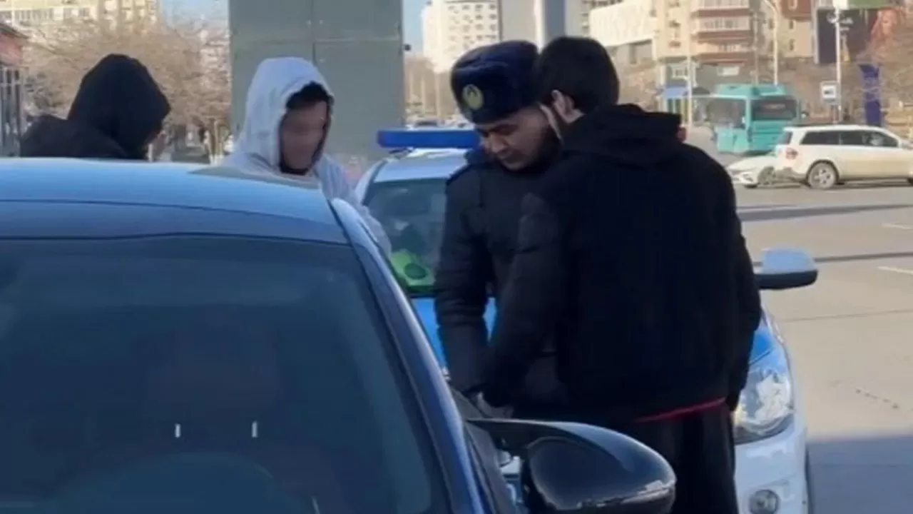 Ақтауда жол ортасында билеген "биші жүргізушілер" айыппұл арқалады