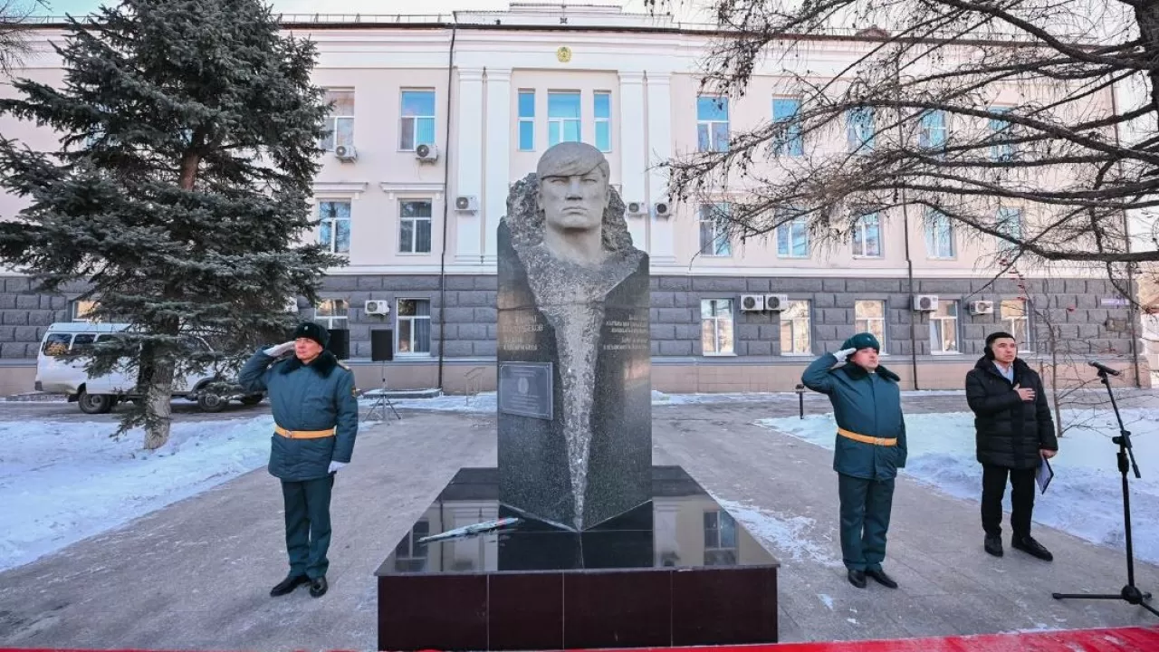 Тәуелсіздікті нығайтуға ерен үлес қосқан тұлғаларға көзі тірісінде ескерткіш орнатуға рұқсат етілді