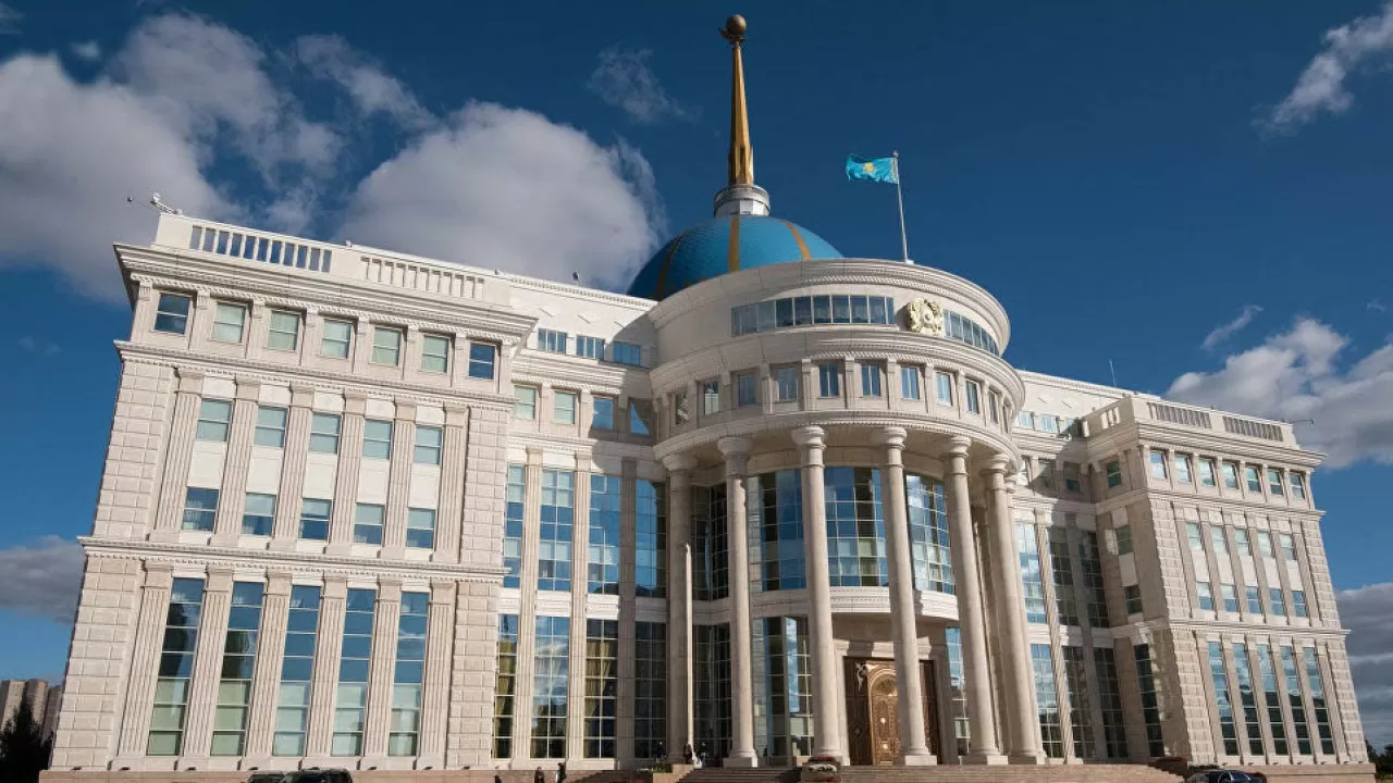 Токаев подписал указ о награждении казахстанских энергетиков