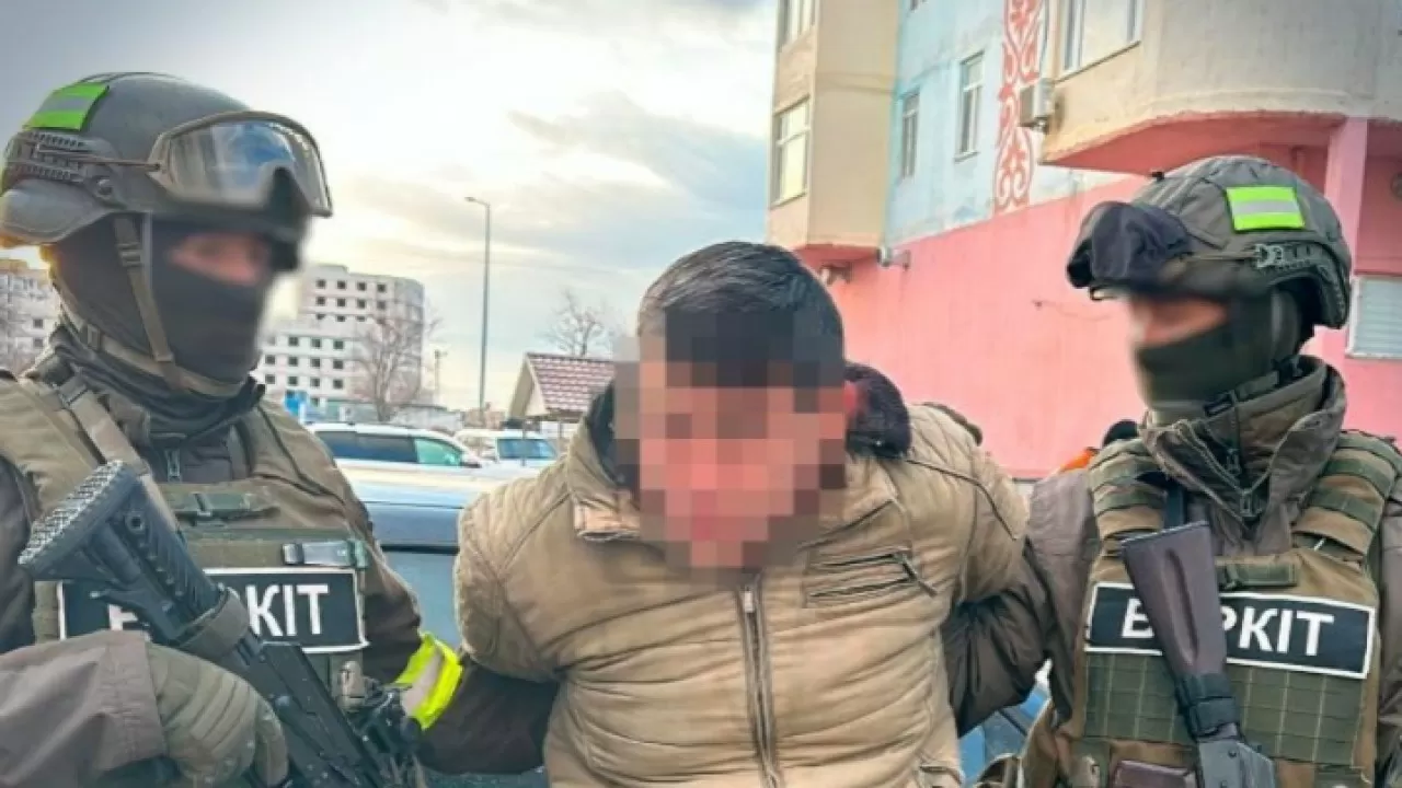 Есірткі сату кезінде ұсталған үш қазақстандық қамауға алынды 