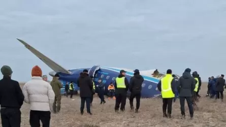 Тела четырех погибших обнаружены на месте крушения самолета в Актау