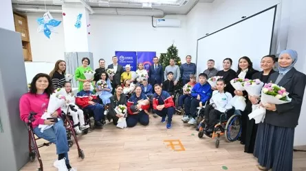 Мәулен Әшімбаев Қазақстан бочча федерациясының жас параспортшыларымен кездесті