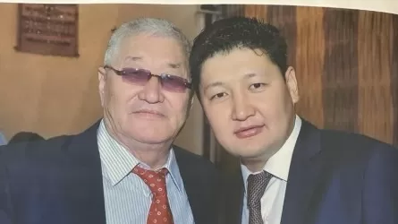 «Жайнаған туы жығылмай өтті»: Берік Уәли өмірден өткен әкесіне жантебірентерлік жазба арнады