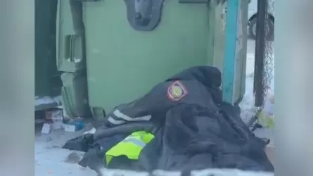 Қоқыс жәшігінің жанынан полиция киімі табылды 