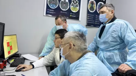 «Бас сүйектері мен өкпелері жарақаттанған»: Дәрігерлер ұшақ апатынан аман қалғандардың жағдайын айтты