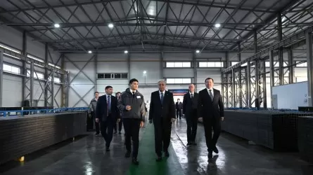 Президент Ақтөбедегі құбыр зауытын аралап көрді 