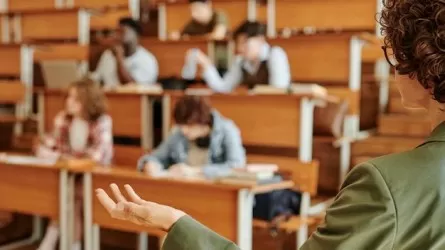 Жекеменшік және мемлекеттік колледж оқытушыларының жалақысы теңестіріледі