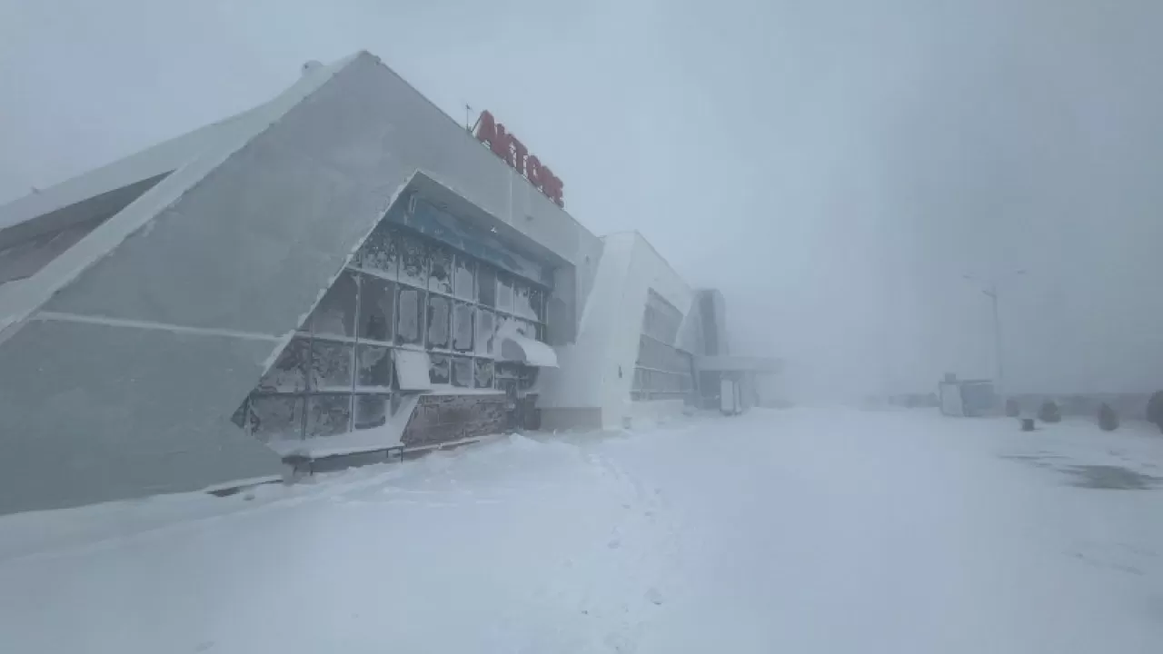 Ақтөбеде боранға байланысты әуе рейстері кейінге шегерілді