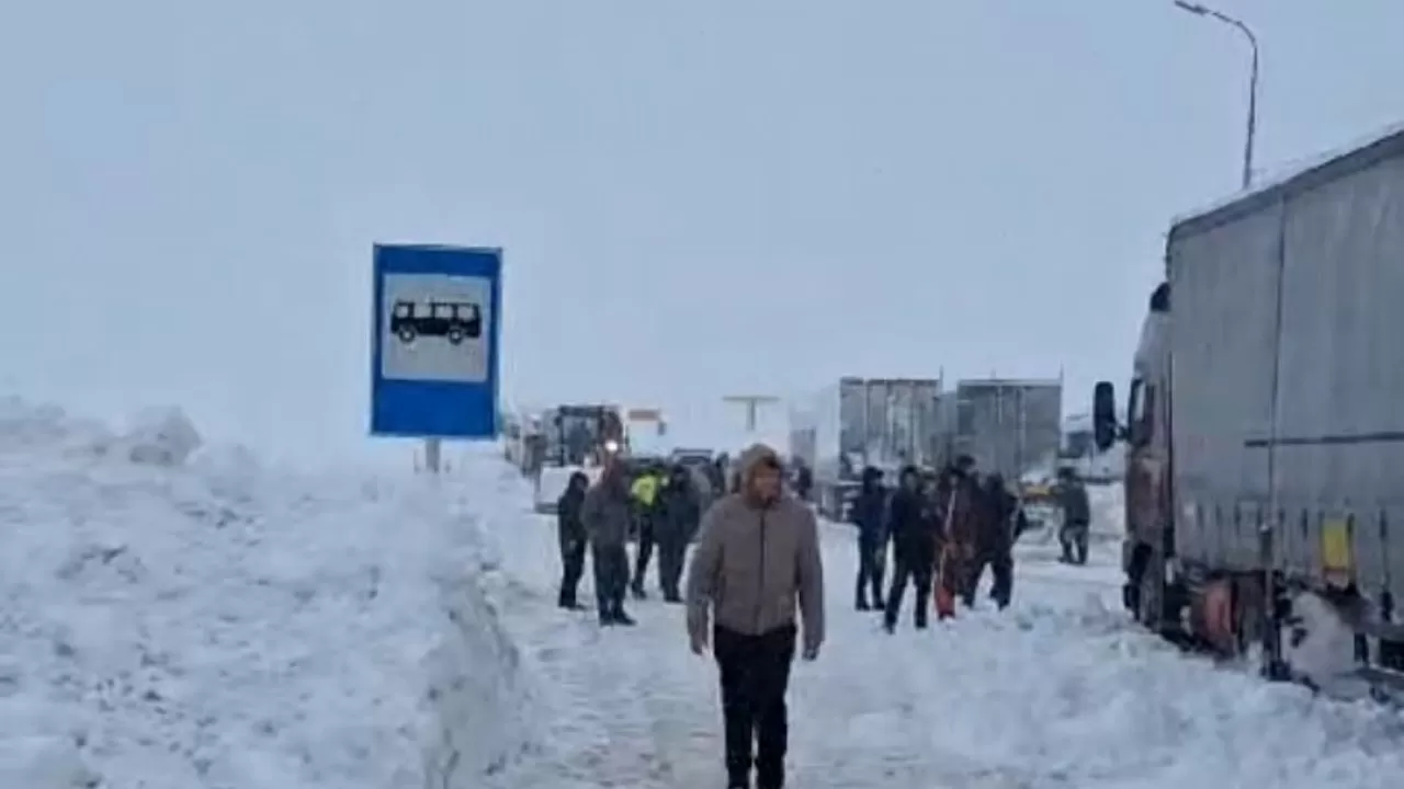 Ақтөбе облысының аумағында 2 775 көлік сапарларын жалғастыра алмай, қаңтарылып тұр