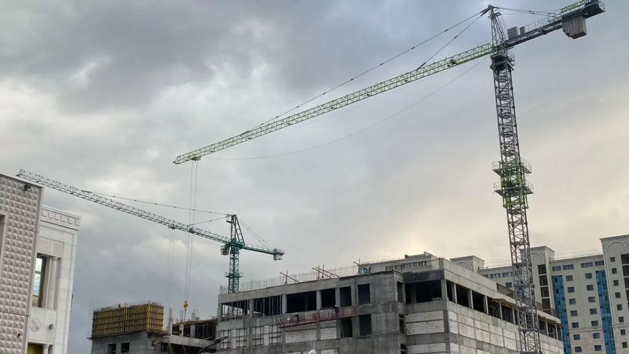 "Ақша да жоқ, уәде етілген "шаршы метр" де жоқ": Депутат құрылыс компанияларының жұмысын сынады