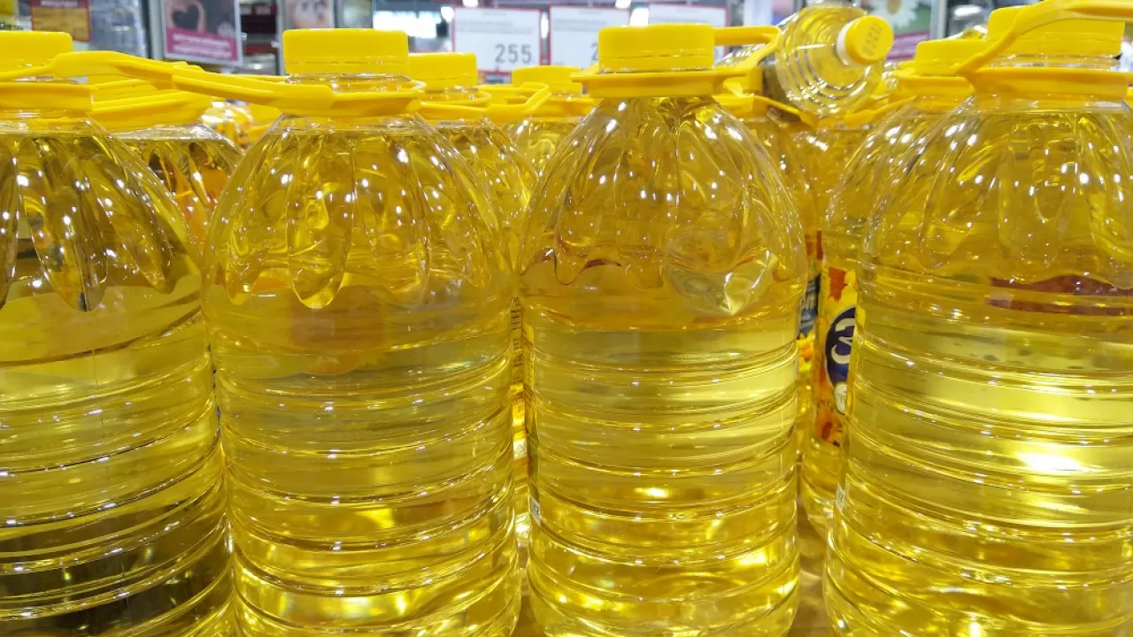 Бизнесу выставили утильсбор за пластиковую тару, уехавшую с маслом в Китай