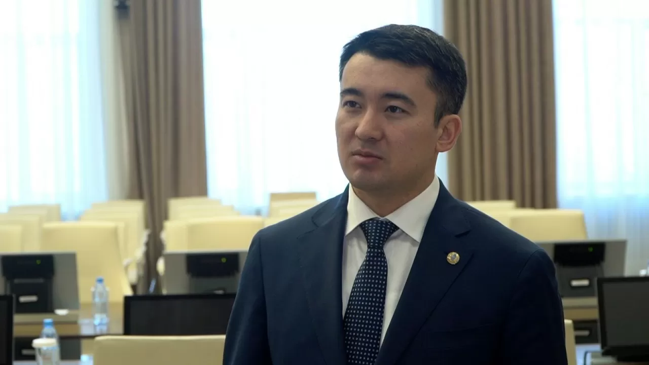 "Жауапкершіліктің жүгі ауыр": Еліміздегі ең жас аудан әкімінің бірі сұхбат берді
