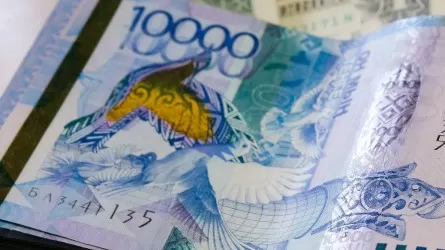 Чем отличаются новые серийные и юбилейные банкноты номиналом 10 тысяч тенге?