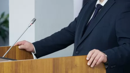 Конституциялық заң талаптарын бұзған шенеуніктер 1,5 млн теңге айыппұл төледі