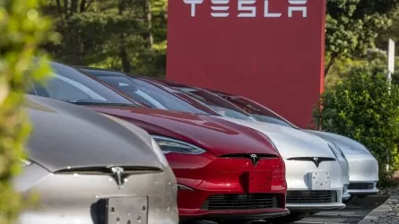 Почти 2,2 млн автомобилей Tesla не соответствуют стандартам безопасности
