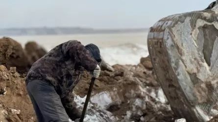 Шестые сутки устраняют аварию на водопроводе в Майкаине