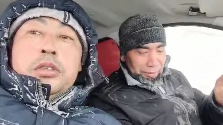 Ауыл азаматтары жолда қалғандарға көмекке келді