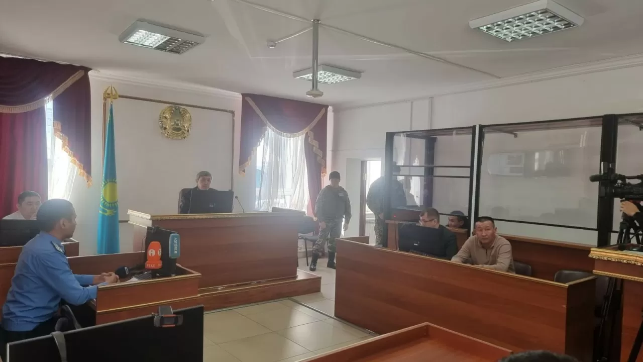 Екі оқушы мен мұғалімнің өліміне себепкер болған жүргізушіге қатысты алғашқы сот отырысы өтті