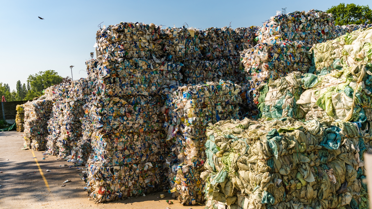 Әйелдердің бөкселерінің жақыннан түсірілген бейнелері Оргазмға әкелетін оральды секс бейнеленген онлайн порно видео