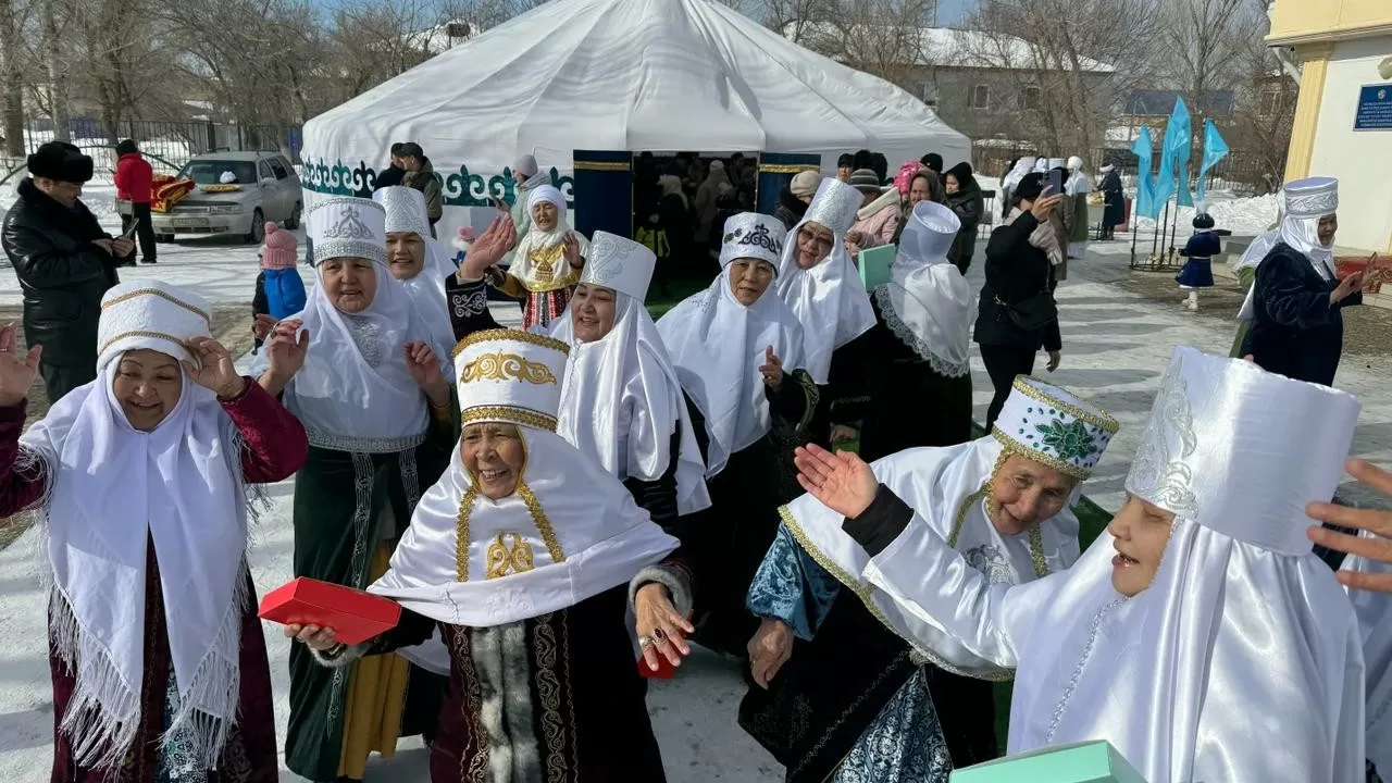 Ақтөбеде кимешекті әжелер шеруі өтті 