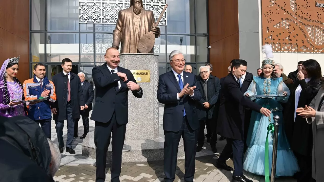 Тоқаев Физулиде Құрманғазы атындағы Балалар шығармашылығы орталығының ашылу рәсіміне қатысты