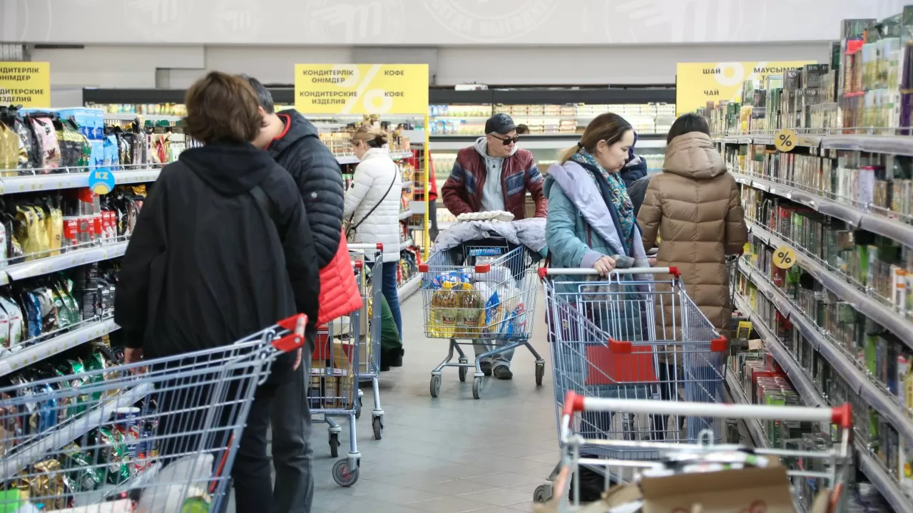 В Абайской области вырос розничный товарооборот