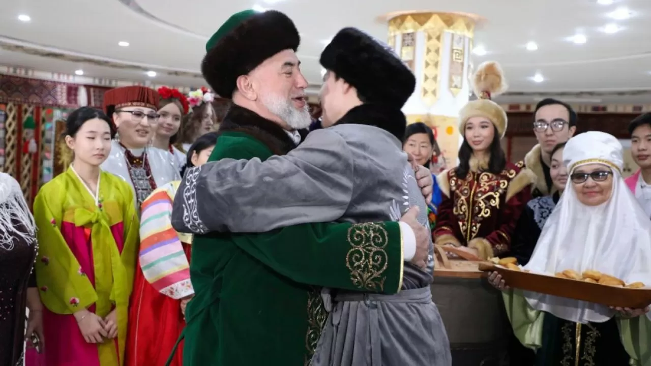 Астанада түрлі этнос өкілдері Көрісу күні мерекесін атап өтті 