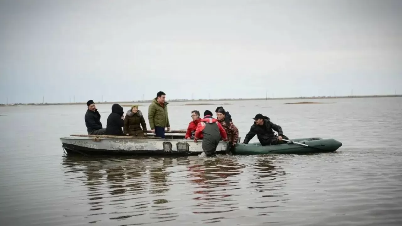 Мәжіліс депутаттары су тасқынынан зардап шеккен өңірлерде жүр