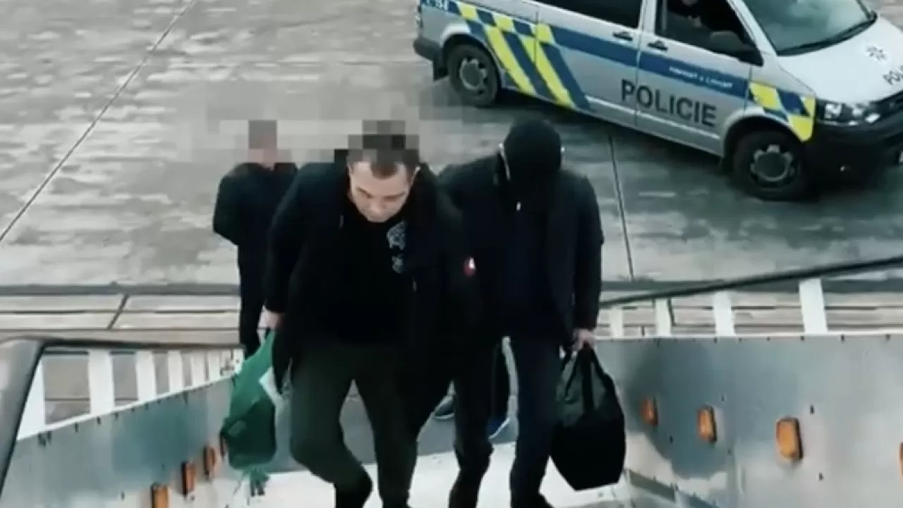 Аса ірі алаяқтық жасады деген күдікті Чехиядан экстрадицияланды
