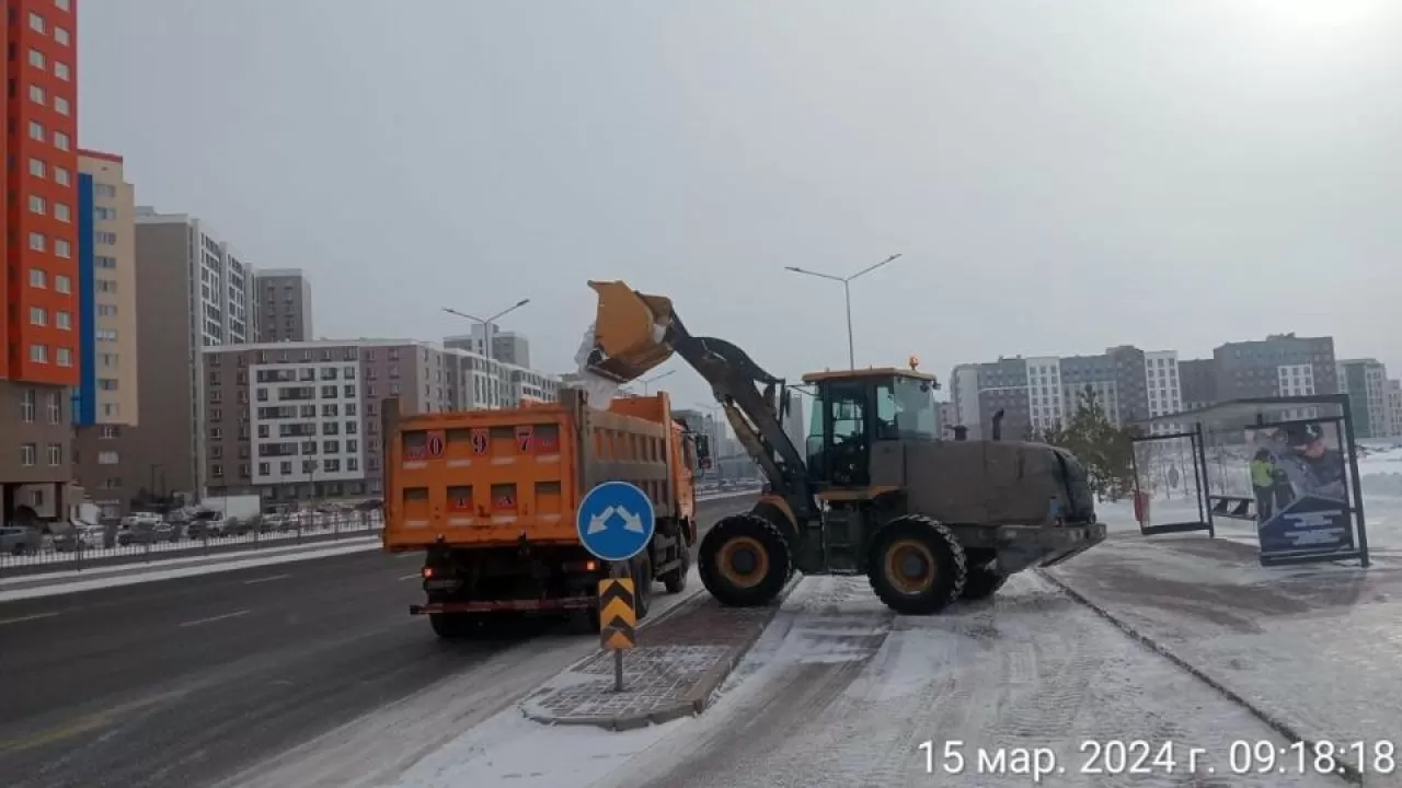 Елордада 2,5 мыңнан астам жол жұмысшысы қар тазалауға шықты