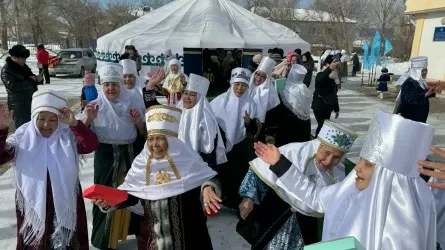 Ақтөбеде кимешекті әжелер шеруі өтті 