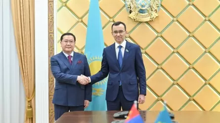 Сенат спикері Мәулен Әшімбаев Моңғолия елшісімен кездесті