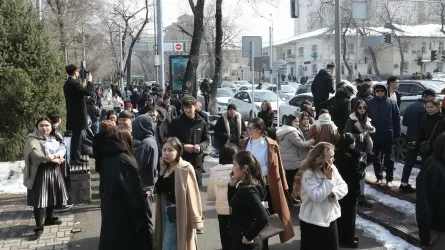 «Бүгін түнде алматылықтардың үйінде қалғаны жөн бе, әлде қауіпсіз жерге кету керек пе?»: сейсмолог жауабы