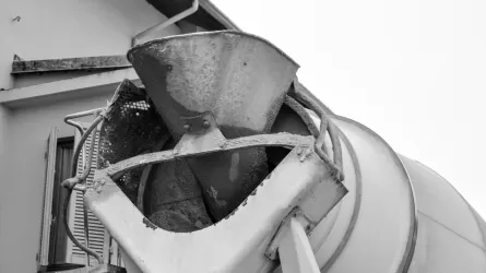 Алматыда бетон араластырғыш көлік ірі жол апатына ұшырады